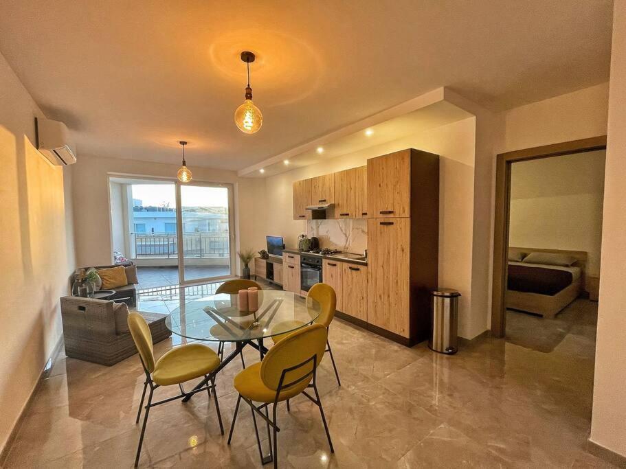 Modern 1 Bedroom Apartment 400M Away From The Sea St. Paul's Bay Buitenkant foto
